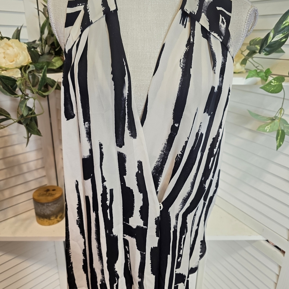 BCBG MaxAzria Monochrome Abstract Blouse Size M 1410